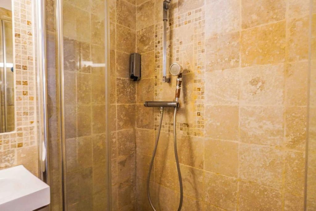 Studio With Home Cinema@Paris Chatelet Экстерьер фото